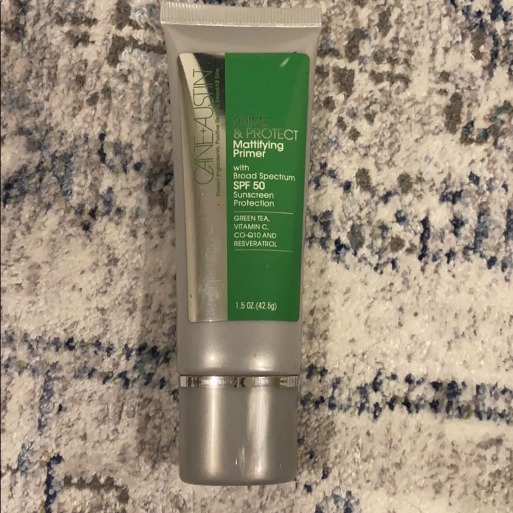 Cane + Austin mattifying primer spf 50
